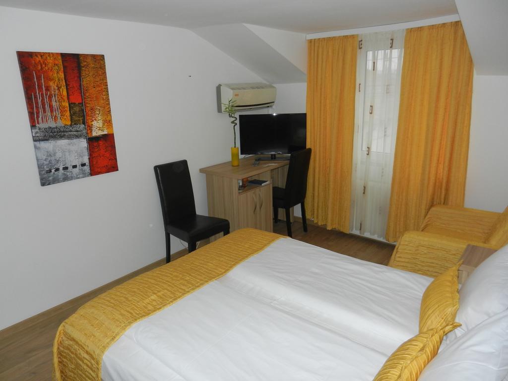 Pensiunea Sergiu & Geanina Arad Kamer foto
