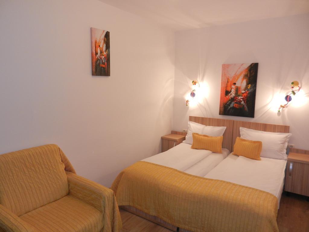 Pensiunea Sergiu & Geanina Arad Kamer foto
