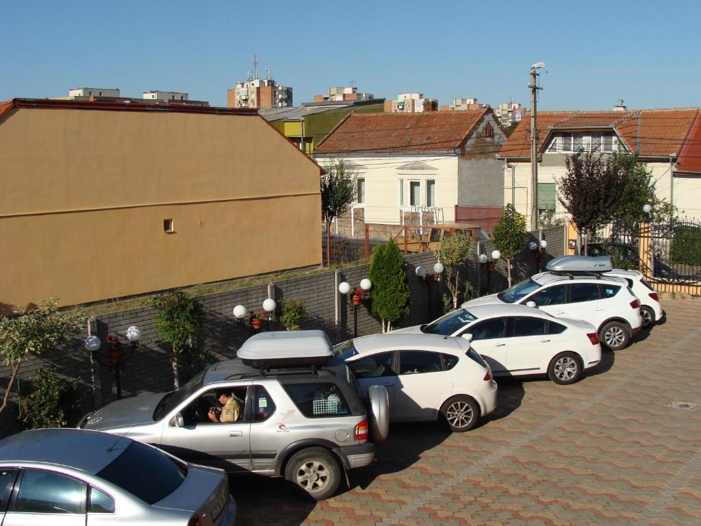 Pensiunea Sergiu & Geanina Arad Buitenkant foto