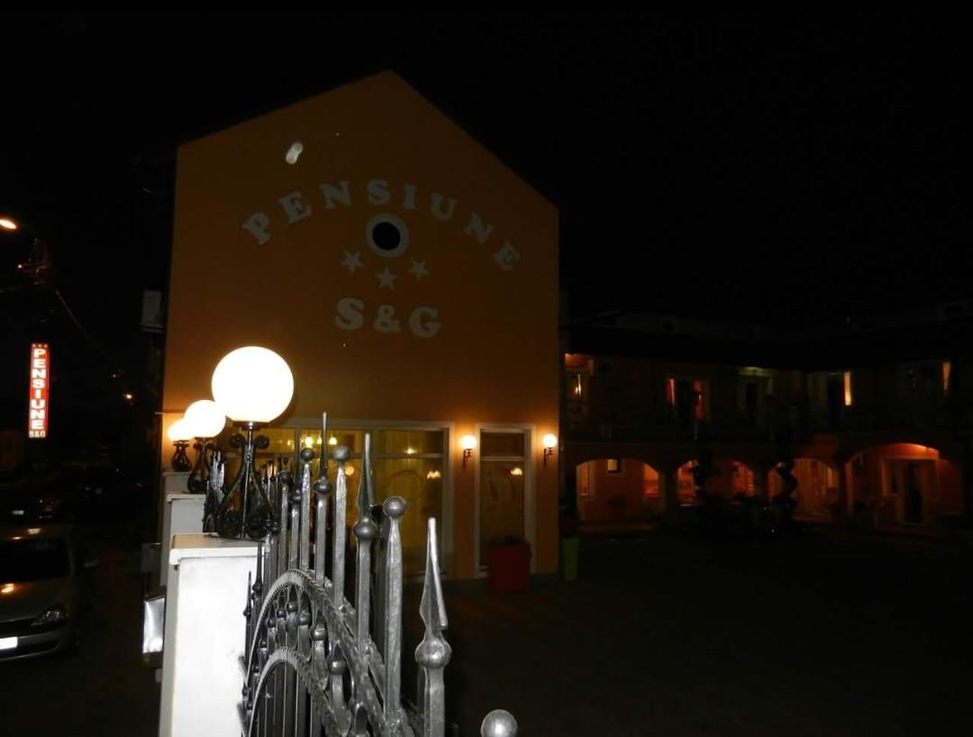 Pensiunea Sergiu & Geanina Arad Buitenkant foto